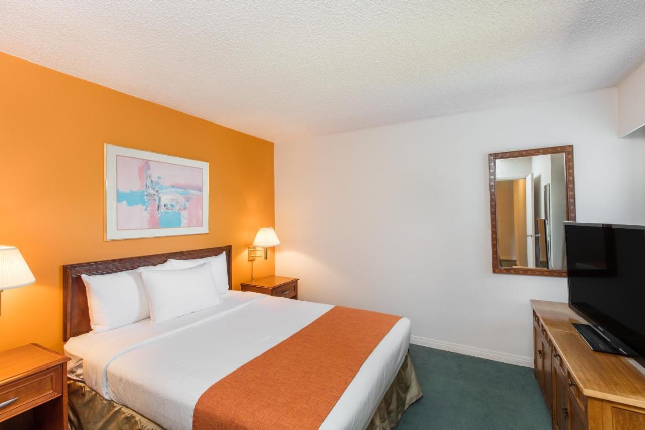 Howard Johnson Hotel By Wyndham Victoria Room photo